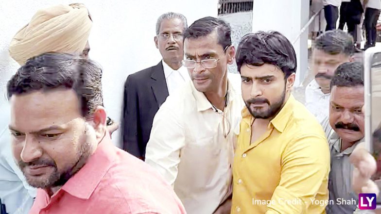 अंधेरी कोर्ट ने Adil Khan Durrani को न्यायिक हिरासत में भेजा, Rakhi Sawant ने पुलिस में दर्ज कराई थी शिकायत (Watch Video)