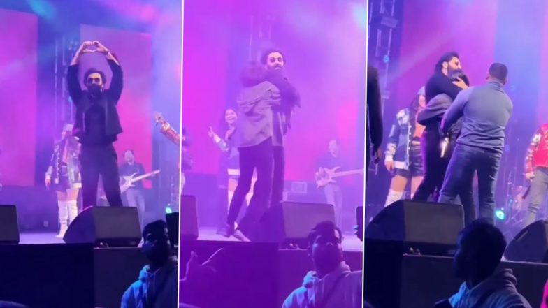 Ranbir Kapoor स्टेज पर कर रहे थे परफॉर्म, अचानक फैन ने कर दी ऐसी हरकत कि हैरान हुए लोग (Watch Video)