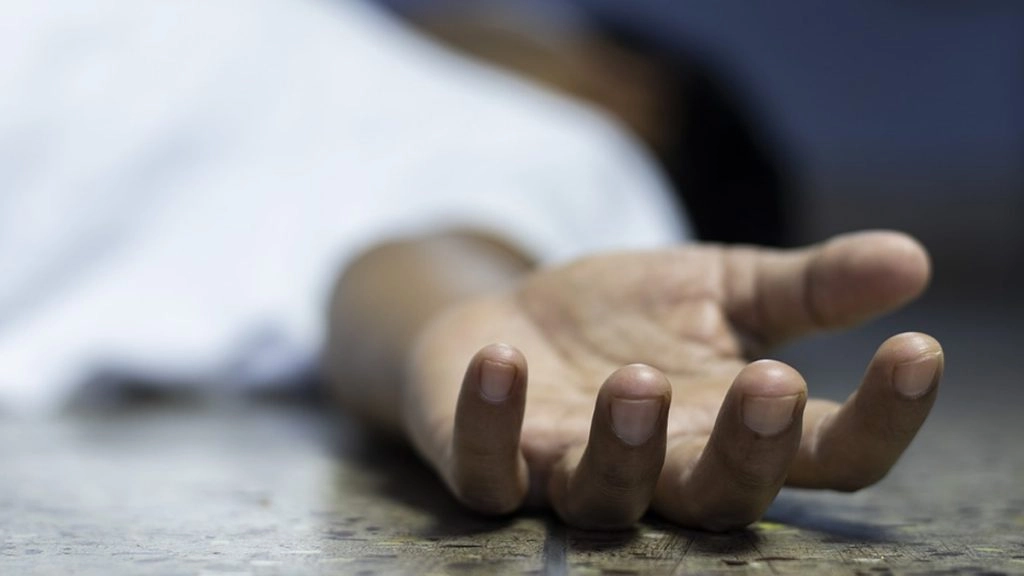 पुलिस के मुताबिक- 18 वर्षीय संजय चिन्ना कोलापट्टी के सेंट्रल लॉ कॉलेज में कानून का छात्र था
