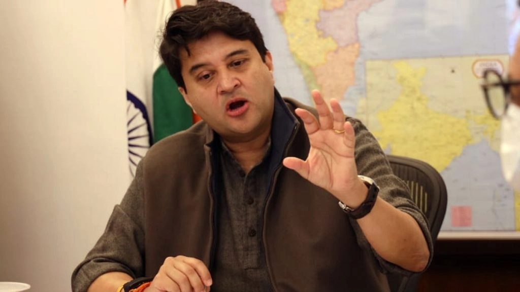 पक्षियों के विमानों से टकराने की घटनाओं को रोकने के उपाय किए जा रहे हैं: ज्योतिरादित्य सिंधिया 