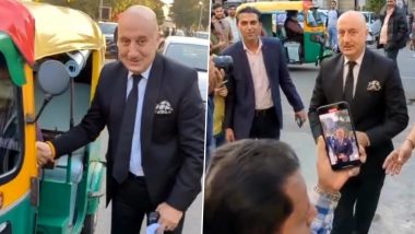 Anupam Kher ने सूट बूट में की ऑटो की सवारी, दिल्ली में थी Shiv Shastri Balboa की स्क्रीनिंग (Watch Video)