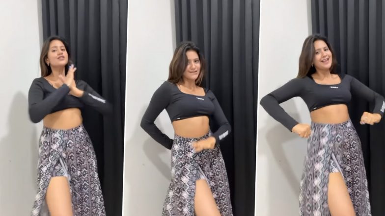 Kacha Badam फेम इंटरनेट सेंसेशन Anjali Arora का नया डांस Video मचा रहा है तहलका, हॉटनेस से कर रही हैं मदहोश