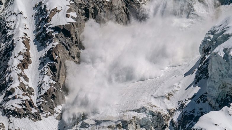 Avalanche in Tajikistan: ताजिकिस्तान में हिमस्खलन से दस की मौत