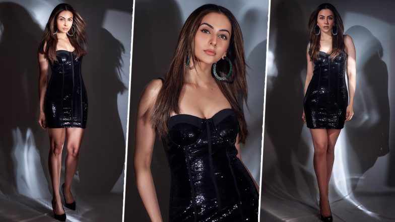 Rakul Preet Singh का ब्लैक सिजलिंग बॉडीकॉन ड्रेस में दिखा स्टनिंग अवतार, एक्ट्रेस की हॉटनेस उड़ा देगी आपके होश (See Pics)