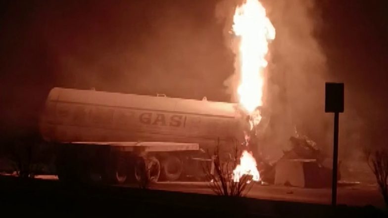 Rajasthan Road Accident: अजमेर में राष्ट्रीय राजमार्ग पर ट्रक और गैस टैंकर के बीच भीषण टक्कर, 4 लोगों की मौत (See Pics)