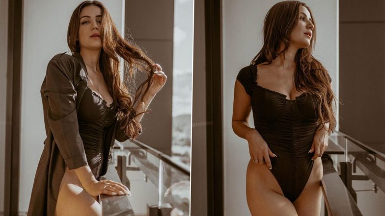 Amy Aela का सिजलिंग ब्लैक बिकनी में दिखा स्टनिंग अवतार, एक्ट्रेस की हॉटनेस देख यूजर्स का छूटा पसीना (See Pics)