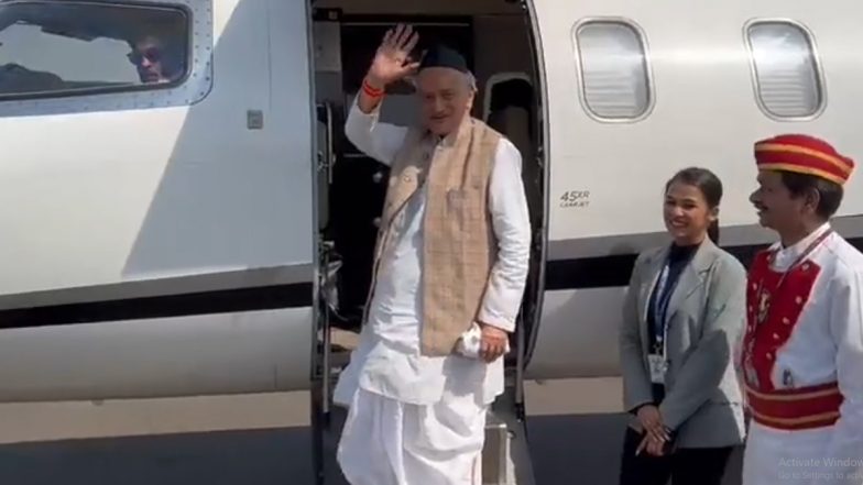 VIDEO: महाराष्ट्र के निवर्तमान राज्यपाल कोश्यारी मुंबई से देहरादून के लिए विशेष विमान से रवाना, गार्ड ऑफ ऑनर के साथ दी गई विदाई