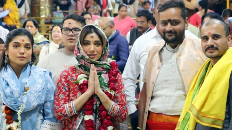 Baba Mahakal के दर्शन करने उज्जैन पहुंची Bhumi Pednekar, एक्ट्रेस ने मंदिर परिसर की तस्वीरें की शेयर (View Pics)
