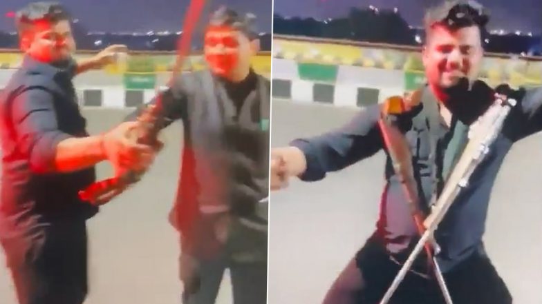 Video: गाजियाबाद एलिवेटेड रोड पर शराब पीते हुए युवकों ने रायफल के साथ किया डांस, हरकत में आई पुलिस; तलाश शुरू