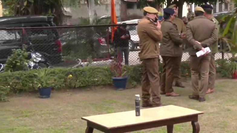 जनता रोटी के लिए बेहाल लेकिन आतंक फैलाने से बाज नहीं आ रहा पाकिस्तान, कश्मीर में रच रहा नई-नई साजिश