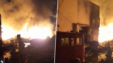 Solapur Fire: अक्कलकोट रोड MIDC में रबर फैक्ट्री में भीषण आग; दमकल की 25 गाड़ियां मौके पर (Watch Video)