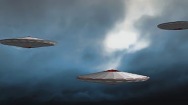 UFO Spotted in China? चीन के रिझाओ में आसमान में दिखा यूएफओ, मार गिराने की तैयारी में दिखे लड़ाकू विमान