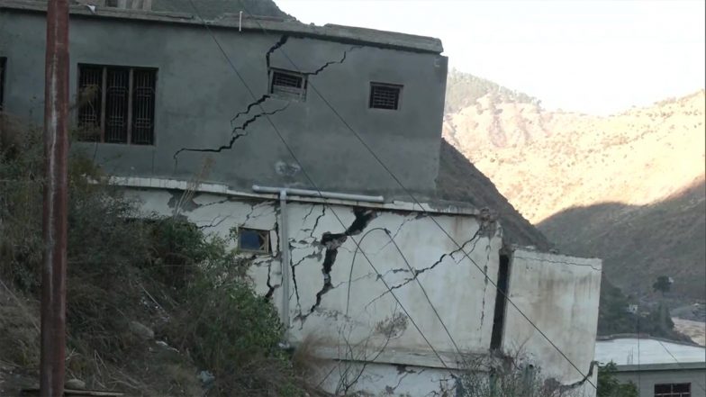 जोशीमठ के बाद जम्मू कश्मीर के डोडा के कई घरों में दरारें, निवासियों को सुरक्षित स्थानों पर किया गया शिफ्ट