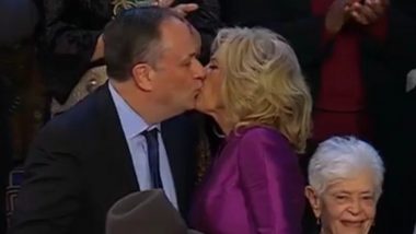 VIDEO: अमेरिकी राष्ट्रपति बाइडेन की पत्नी Jill Biden ने कमला हैरिस के पति को किया Lip Kiss