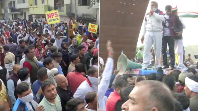 Haryana Old Pension Scheme: पुरानी पेंशन योजना की बहाली की मांग, सीएम मनोहर लाल के आवास के बाहर सरकारी कर्मचारियों का प्रदर्शन