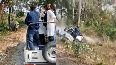 Rhino Attack VIDEO: जंगल घूमने आए लोगों पर गैंडों का हमला, भागते समय पलटी जीप, 7 पर्यटक घायल