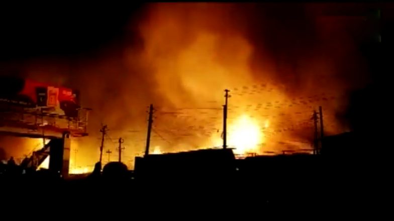 Fire in Mumbai's Raghuvanshi Mill: मुंबई के रघुवंशी मिल में लगी भीषण आग, दमकल की 8 गाड़ियां मौके पर मौजूद (Video)