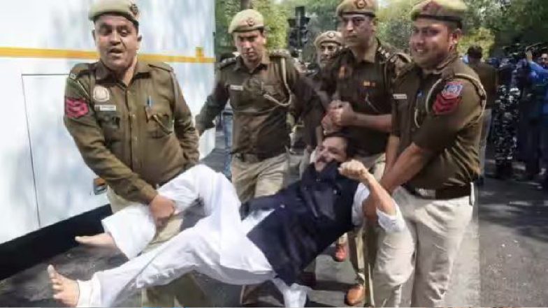 मनीष सिसोदिया से पूछताछ जारी, CBI ऑफिस के पास AAP का प्रदर्शन, संजय सिंह सहित 50 नेता हिरासत में