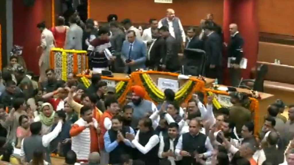 दिल्ली में आज भी नहीं हो सका मेयर का चुनाव, तीसरी बार हुआ स्थगित 