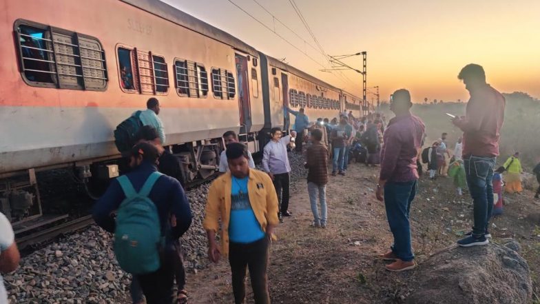 Hyderabad: बीबीनगर में विशाखापट्टनम-सिकंदराबाद गोदावरी एक्सप्रेस ट्रेन पटरी से उतरी, बाल-बाल बचे यात्री