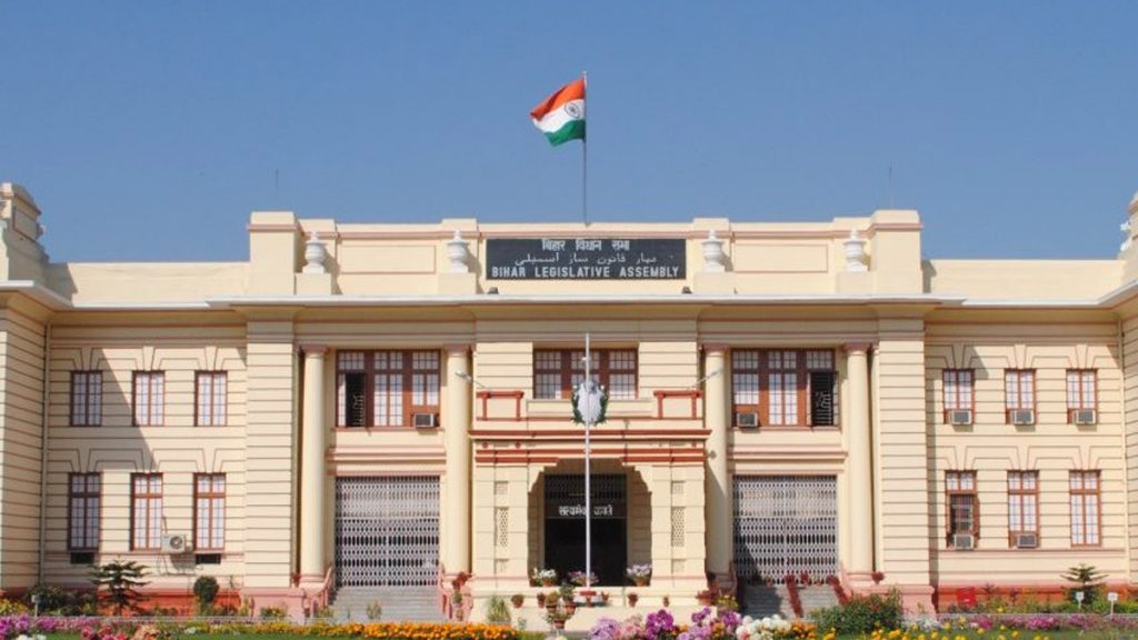 बिहार विधानसभा में विपक्ष के विधायक पर लगा माइक तोड़ने का आरोप