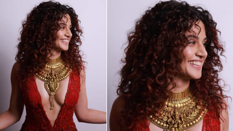 Taapsee Pannu ने रेड रिवीलिंग आउटफिट पहन गिराई बिजली, एक्ट्रेस की हॉटनेस ने बढ़ाया सोशल मीडिया का पारा (View Pics)