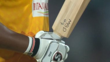 ‘MSD 07’ Picture of Kiran Navgire’s Bat: एमएस धोनी के सबसे बड़ी फैन किरण नवगिरे ने WPL में हाथ से 'MSD 07' लिखे बल्ले से की बल्लेबाजी, देखें वायरल तस्वीर