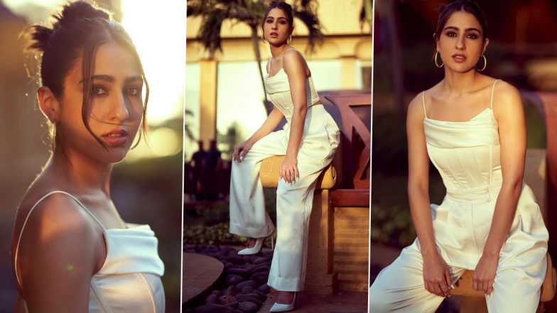 Sara Ali Khan का हॉट आउटफिट में दिखा स्टनिंग अवतार, एक्ट्रेस ने दिए एक से बढ़कर एक सेक्सी पोज (View Pics)