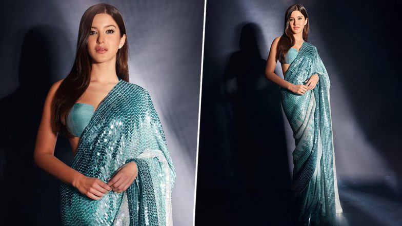 Shanaya Kapoor ने ब्लू साड़ी पहन शेयर की हॉट तस्वीरें, अपकमिंग एक्ट्रेस की हॉटनेस देख मतवाले हुए यूजर्स (View Pics)