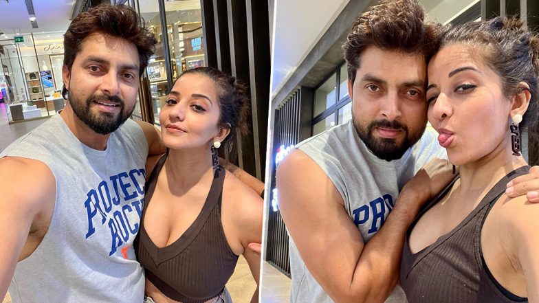 भोजपुरी एक्ट्रेस Monalisa ने पति के साथ इंस्टाग्राम पर शेयर की हॉट तस्वारें, यूजर्स ने लुटाया प्यार (View Pics)