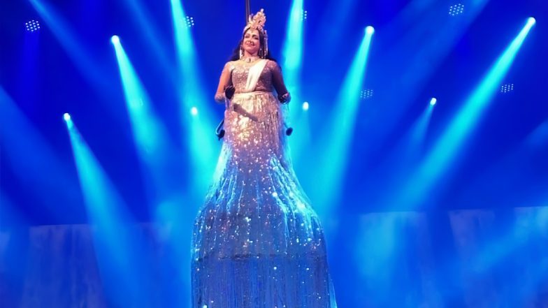 Hema Malini&nbsp;ने गंगा का रूप धारण कर मुंबई में दिया बेहतरीन परफॉर्मेंस, बेटी&nbsp;Esha Deol ने एक्ट्रेस की तस्वीर शेयर कर की सराहना (View Pics)
