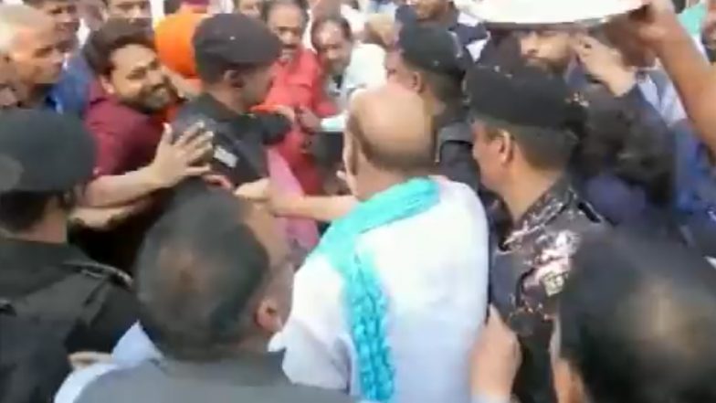 Holi 2023 Video: केंद्रीय रक्षा मंत्री राजनाथ सिंह ने अपने आवास पर होली का जश्न मनाया