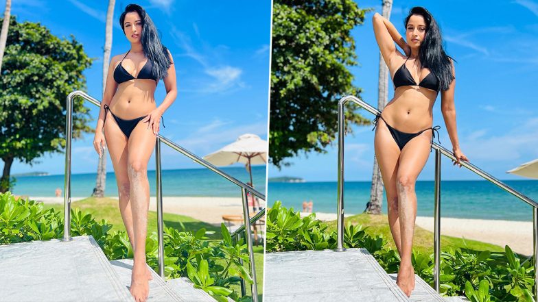 Ram Gopal Varma की एक्ट्रेस Pooja Bhalekar ने सेक्सी बिकिनी फोटोज से इंटरनेट पर लगाई आग, बोल्डनेस देखकर रह जाएंगे दंग