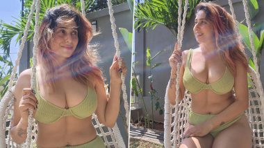 Neha Bhasin ग्रीन बिकनी पहन झूले पर बैठ दिए सेक्सी पोज, बोल्ड सिंगर की हॉटनेस ने यूजर्स के उड़ाए होश (See Pics)