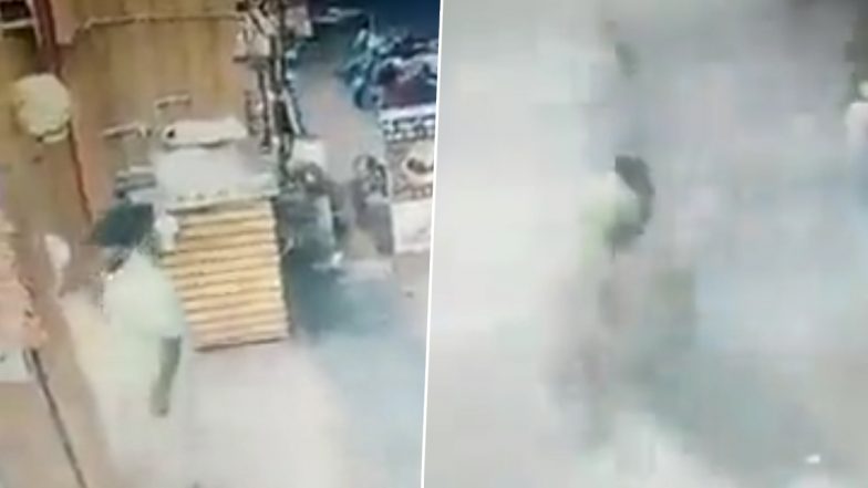 BJP Worker Senthil Kumar Murder: पुदुचेरी में बीजेपी कार्यकर्ता सेंथिल कुमारन  की दिन दहाड़े हत्या, चाकू और देसी बम से किया गया हमला - Video