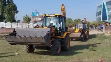 Bulldozer Action In MP: उज्जैन में महाकाल की सवारी पर गंदगी फेंकने वाले के घर चला बुलडोजर