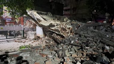 Delhi House Collapse: दिल्ली के रोहिणी में खाली पड़ा पुराना घर गिरने से लगी आग, काबू पाने की कोशिश जारी
