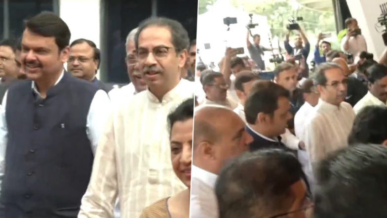 Maharashtra: क्या फडणवीस और उद्धव ठाकरे के बीच कम हो रही खटास? विधानसभा जाते समय दोनों नेता आपस में बातचीत करते दिखे (Watch Video)