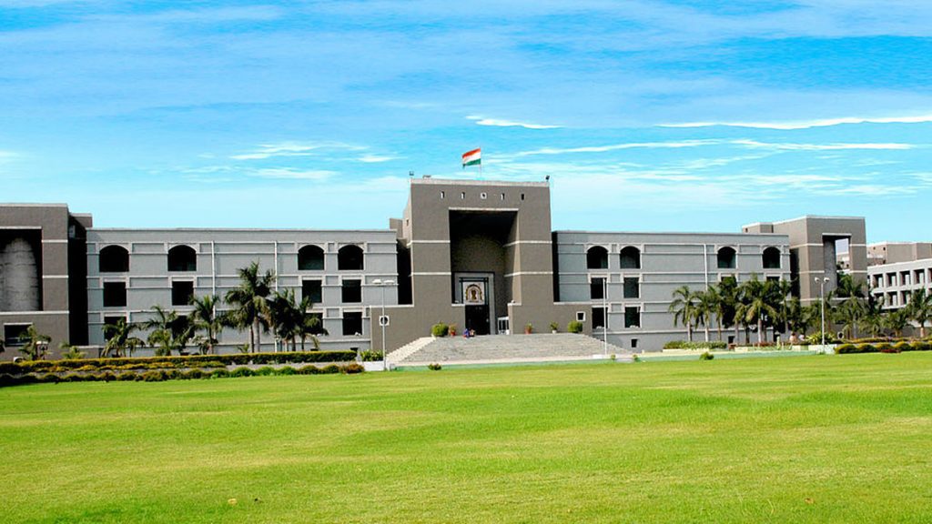 Gujarat: प्रेमी ने शादीशुदा गर्लफ्रेंड के पति से मांगी कस्टडी HC ने लगा दिया जुर्माना 
