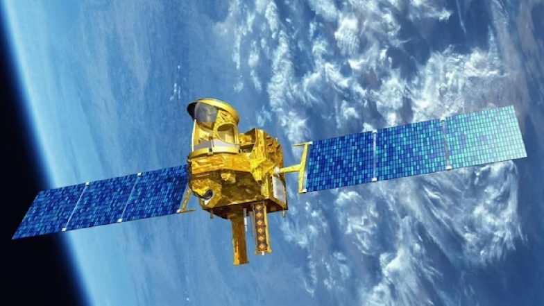 ISRO ने धरती पर गिराया 1000 किलो वजनी मेघा-ट्रॉपिक्स-1 सैटेलाइट, जानें क्यों किया ऐसा