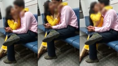 Kiss in Mumbai Local: मुंबई लोकल ट्रेन में कपल ने किया किस, लड़के ने रोका लेकिन नहीं मानी लड़की, VIDEO वायरल