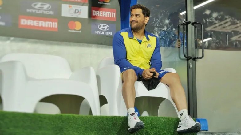 IND vs AUS 3rd ODI: चेन्नई में टीम इंडिया के डग आउट में पहुंचे एमएस धोनी, CSK ने फोटो शेयर कर लिखा 'मैं पल दो पल का शायर हूं' (Watch Pic)