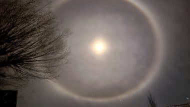 Halo Around Moon Photos Viral! चांद के चारों तरफ नजर आया रहस्यमयी छल्ला, नेटिज़न्स ने शेयर की खूबसूरत तस्वीरें