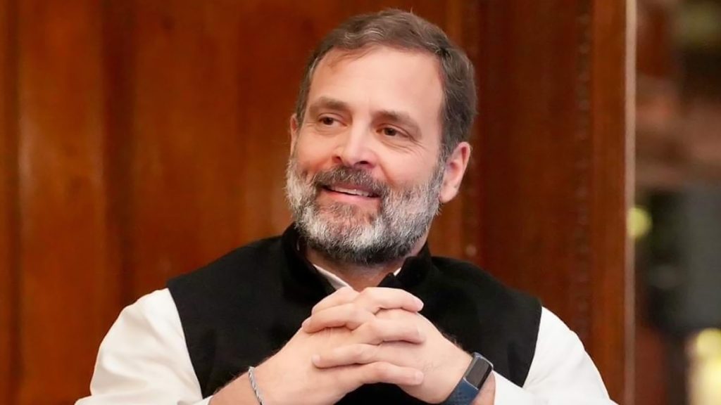 Maharashtra Legislative Assembly: राहुल गांधी के पोस्टर को कथित तौर पर चप्पलों से मारने पर विवाद