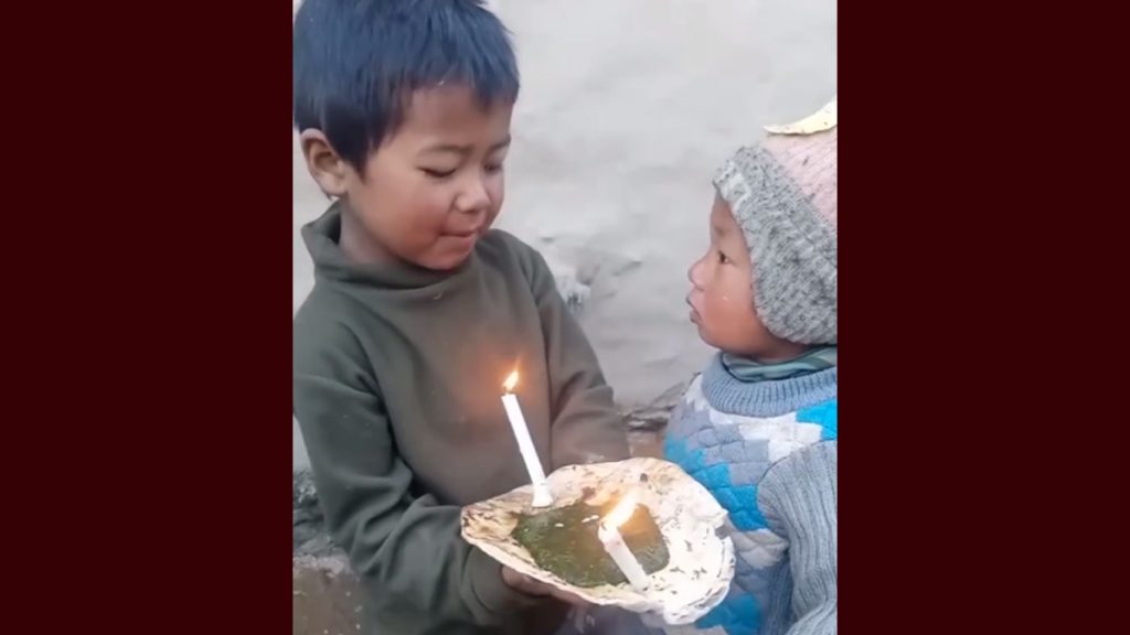 केक न मिलने पर दो भाइयों ने रोटी पर मोमबत्ती लगाकर मनाया जन्मदिन, भावुक करने वाला वीडियो हुआ वायरल