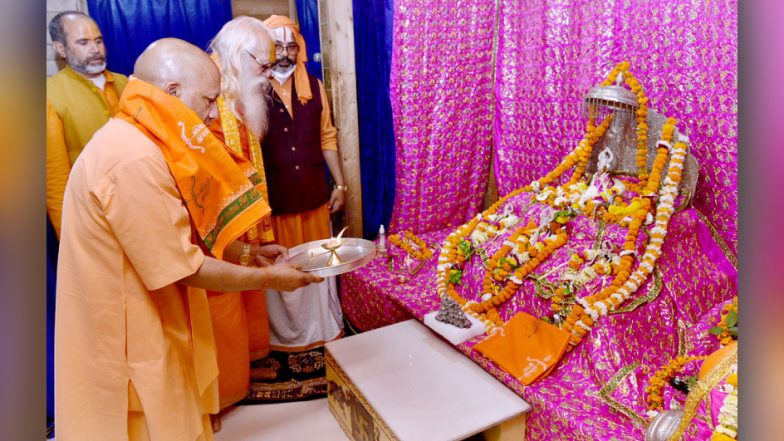 YOGI Makes Record: यूपी में लगातार 6 वर्ष तक मुख्यमंत्री रहने का योगी ने बनाया रिकॉर्ड, रामलला के किए दर्शन
