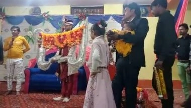 VIDEO: दूल्हे ने धनुष तोड़कर रचाई शादी, फिल्मी गानों की जगह गूंजती रहीं रामचरितमानस की चौपाइयां (Socially)