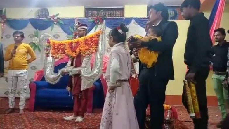 VIDEO: दूल्हे ने धनुष तोड़कर रचाई शादी, फिल्मी गानों की जगह गूंजती रहीं रामचरितमानस की चौपाइयां (Socially)