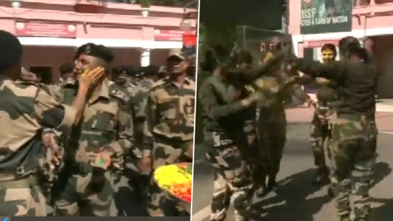 Video: जम्मू-कश्मीर में BSF के जवानों और महिला जवानों ने होली मनाई