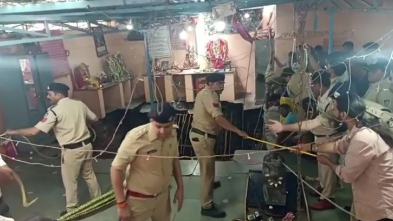 Indore Temple Tragedy: इंदौर मंदिर हादसे में मरने वालों की संख्या बढ़कर 36 हुई मौत, मंदिर से जुड़े 2 पर मामला दर्ज